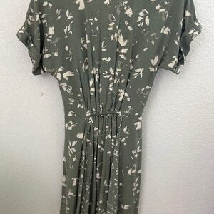 Beautiful Vera Wang Floral Wrap Dress